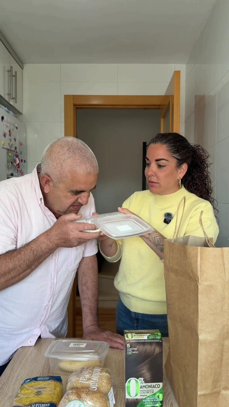 Pues es bien cómodo 😂 @Poli - el ojo del pintor #papa por Elena Losanz